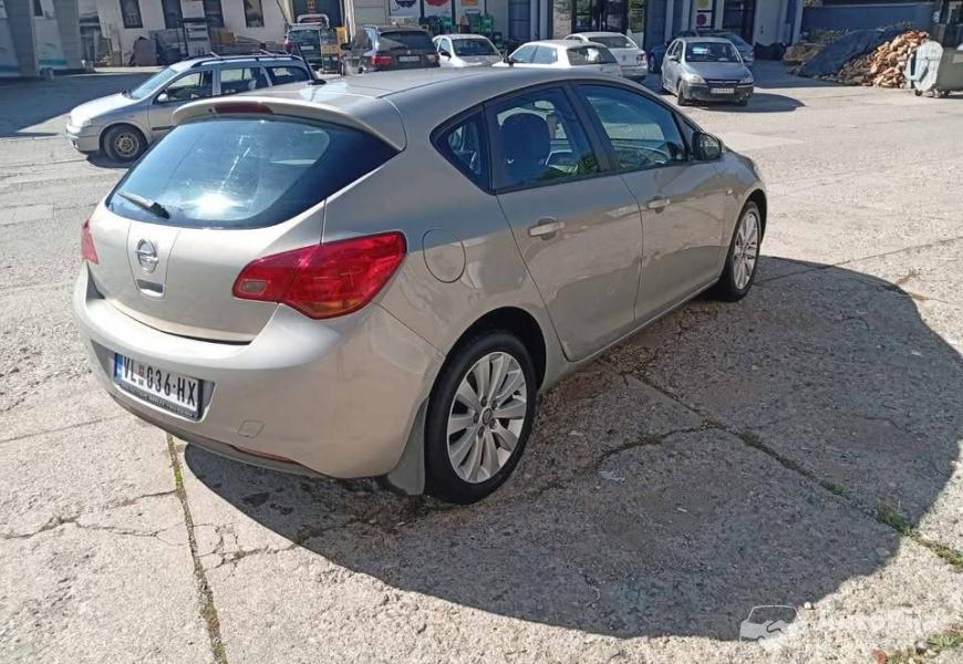 opel_astra_j_2010_17dizel_2_polovni_automobili_autopijac.rs