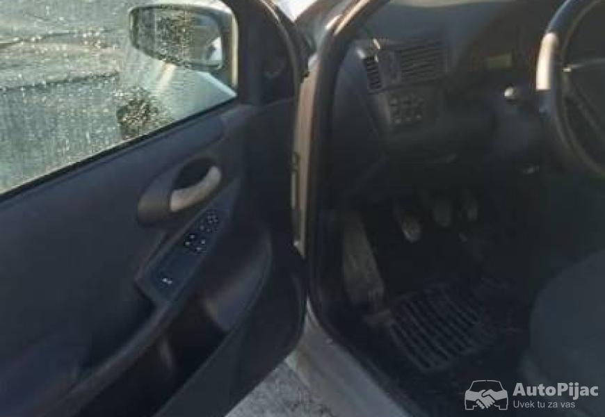 stilo_19jtd_2003god_odjavljen_istekla_reg_moze_zam_10_polovni_automobili_autopijac.rs