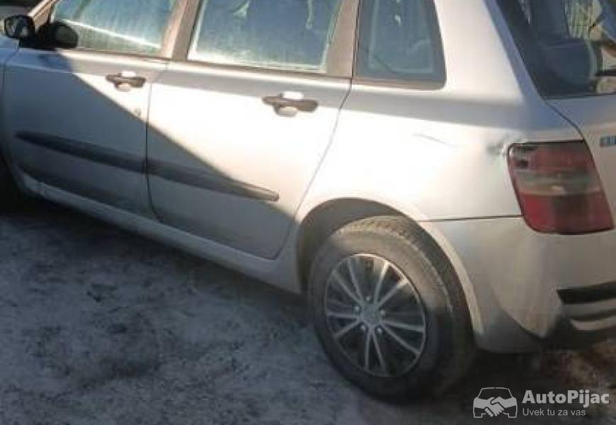 stilo_19jtd_2003god_odjavljen_istekla_reg_moze_zam_7_polovni_automobili_autopijac.rs