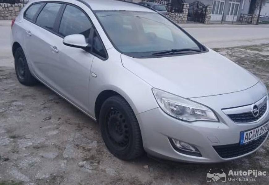 2012_opel_astra_j_8_polovni_automobili_autopijac.rs