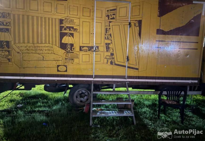 furgon_sanduk_kontejer_bez_tockova_za_stacioniranj_2_polovni_automobili_autopijac.rs