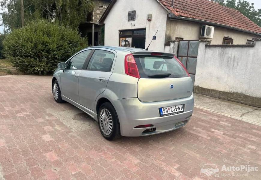 fiat_grande_punto_14_benzin_6_polovni_automobili_autopijac.rs