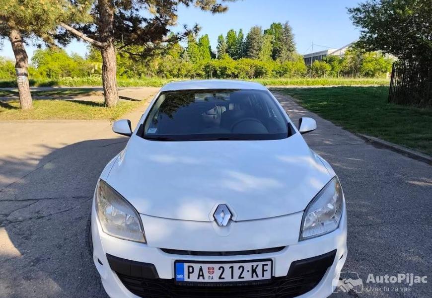 megan_3_generacije_odlicno_stanje_6_polovni_automobili_autopijac.rs