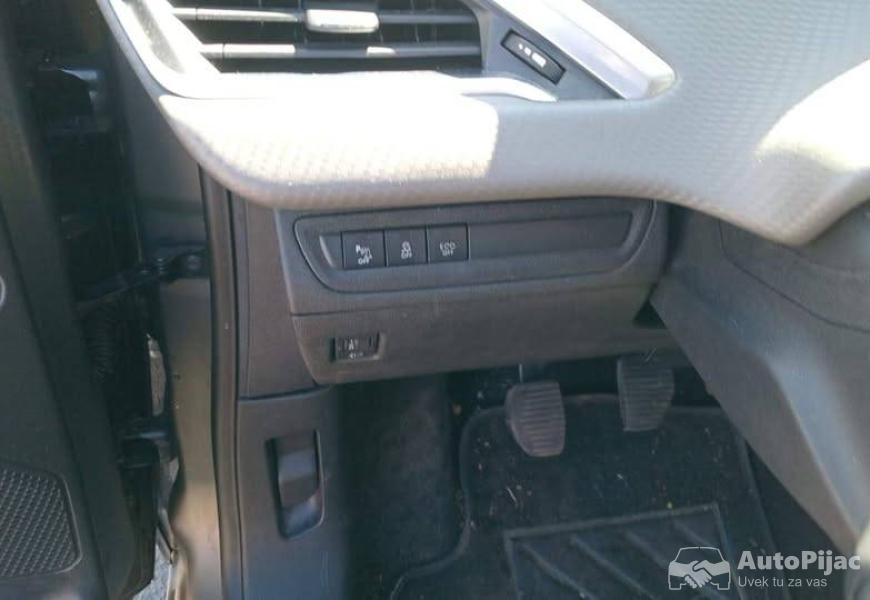 pezo_208_14_benzinac_sport_6_polovni_automobili_autopijac.rs