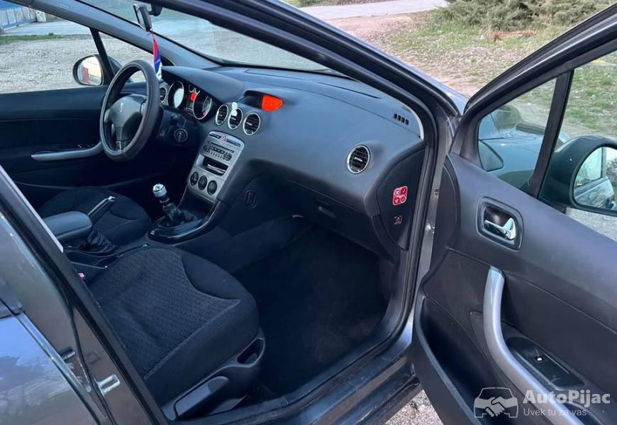 peugeot_308_16_hdi_09_7_sedista_7_polovni_automobili_autopijac.rs