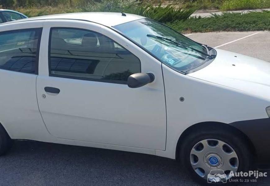 fiat_punto_2010god_13mjet_51kw_5_polovni_automobili_autopijac.rs