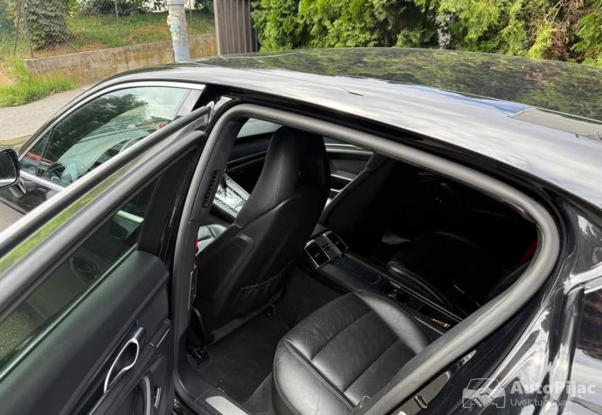 panamera_48_i_audi_q5_2009_2_polovni_automobili_autopijac.rs