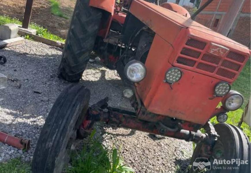 traktor_viljuskar_plugovi_3_polovni_automobili_autopijac.rs
