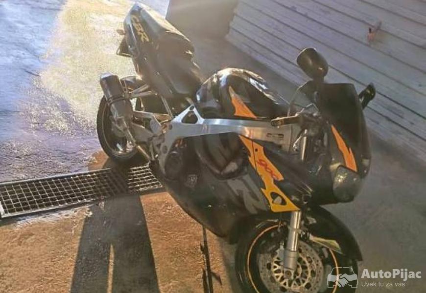 honda_cbr_1_polovni_automobili_autopijac.rs
