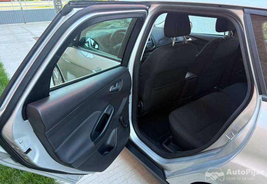 2015_ford_fokus_15tdci_70kw95ks_12_polovni_automobili_autopijac.rs