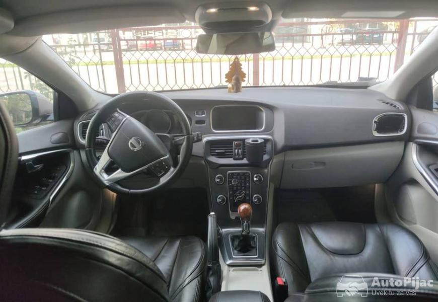 2013_volvo_v40_11_polovni_automobili_autopijac.rs