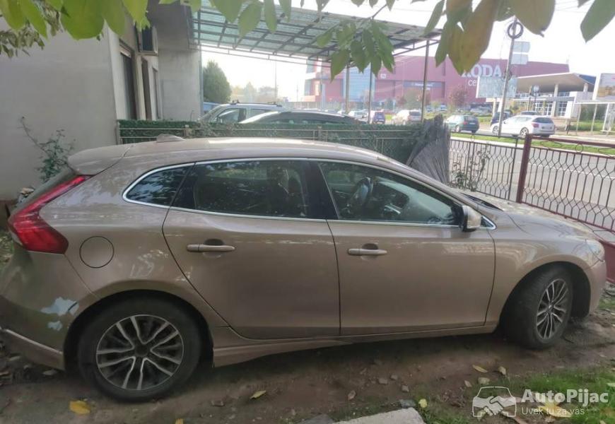 2013_volvo_v40_2_polovni_automobili_autopijac.rs