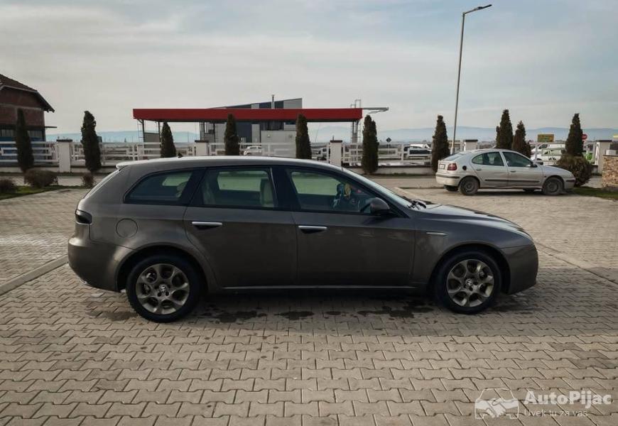 2007_alfa_romeo_159_8_polovni_automobili_autopijac.rs