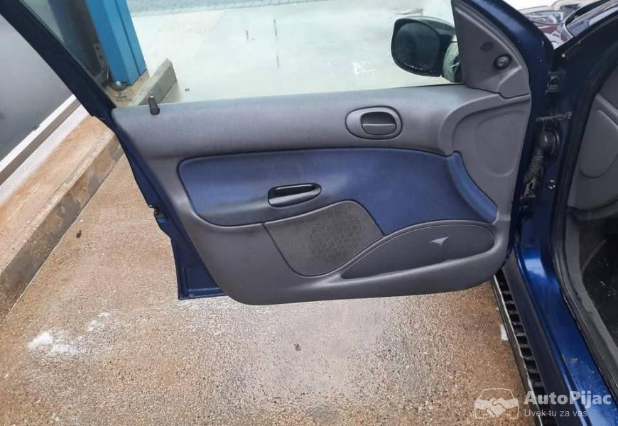 peugeot_206_11b44kw2002god_reg92026_1299_eura_hitn_11_polovni_automobili_autopijac.rs