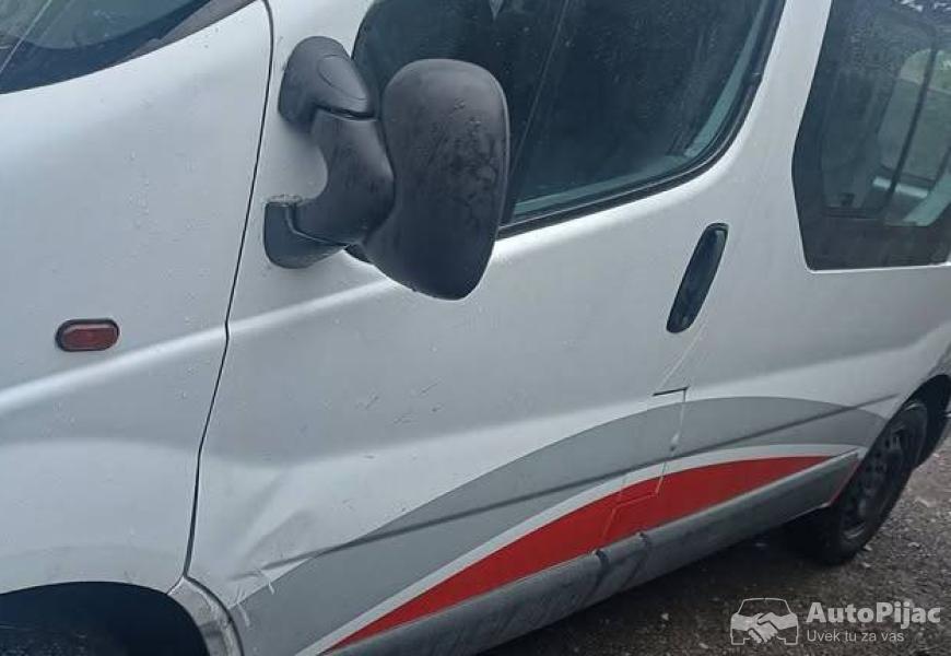 kombi_opel_vivaro_8_polovni_automobili_autopijac.rs