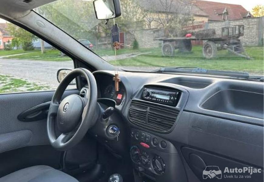 fiat_punto_3_7_polovni_automobili_autopijac.rs