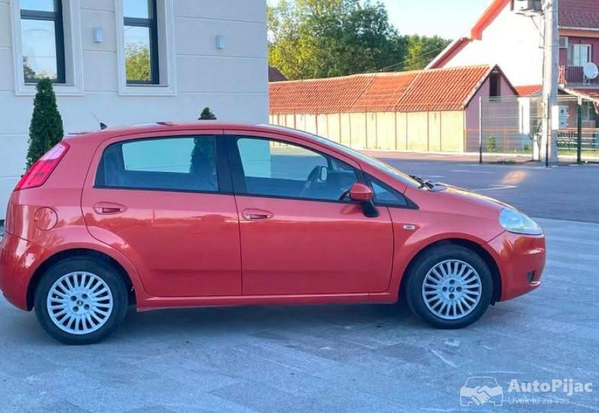fiat_grande_punto_12_8v_5_polovni_automobili_autopijac.rs