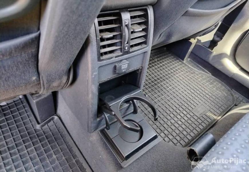 touran_2003_20_tdi_100kw_10_polovni_automobili_autopijac.rs
