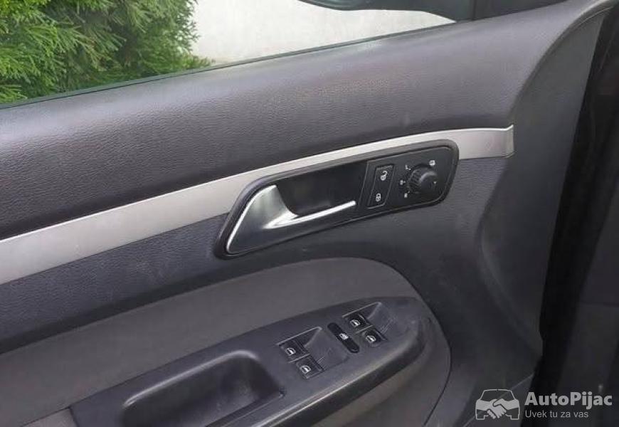 touran_16_tdi_7_sedista_2013_6_polovni_automobili_autopijac.rs