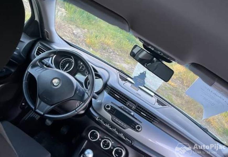 2013_alfa_romeo_giulietta_14_polovni_automobili_autopijac.rs