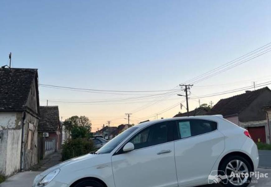 2013_alfa_romeo_giulietta_3_polovni_automobili_autopijac.rs