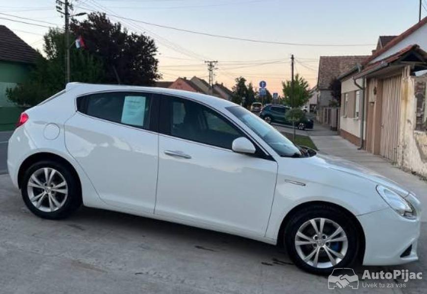 2013_alfa_romeo_giulietta_6_polovni_automobili_autopijac.rs