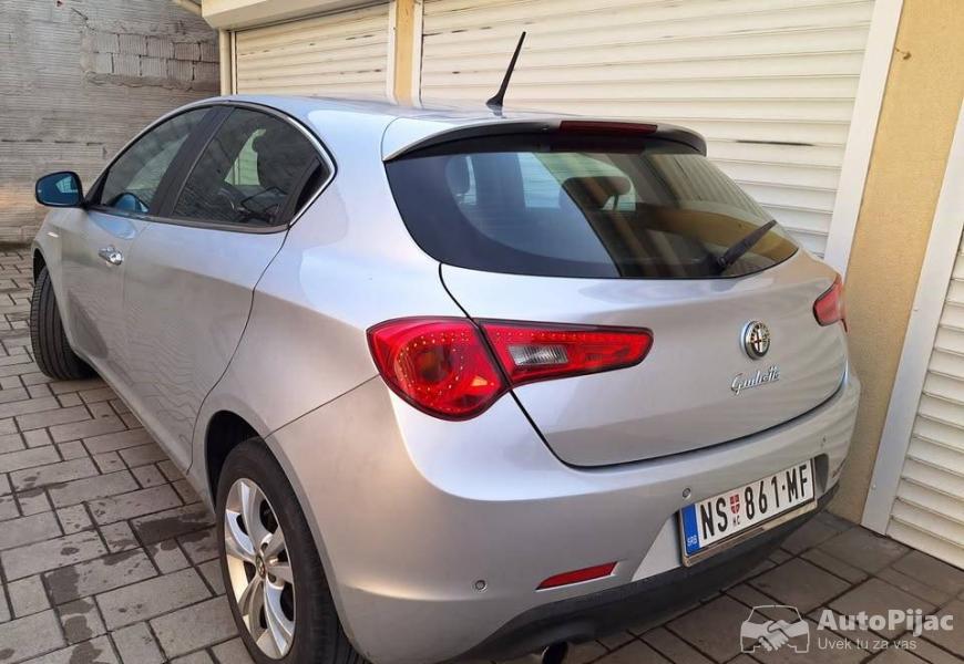 2011_alfa_romeo_gulietta_9_polovni_automobili_autopijac.rs