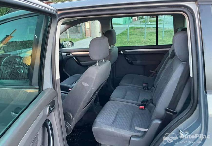 volkswagen_touran_8_polovni_automobili_autopijac.rs