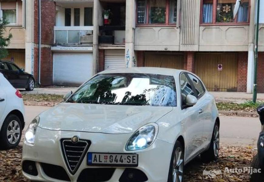 alfa_romeo_giulietta_11_polovni_automobili_autopijac.rs