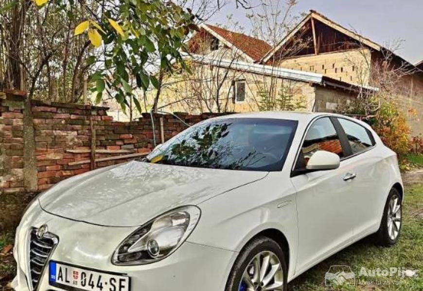 alfa_romeo_giulietta_1_polovni_automobili_autopijac.rs