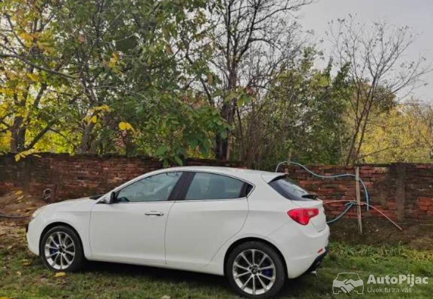 alfa_romeo_giulietta_2_polovni_automobili_autopijac.rs