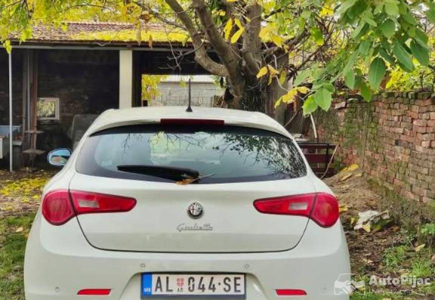 alfa_romeo_giulietta_3_polovni_automobili_autopijac.rs