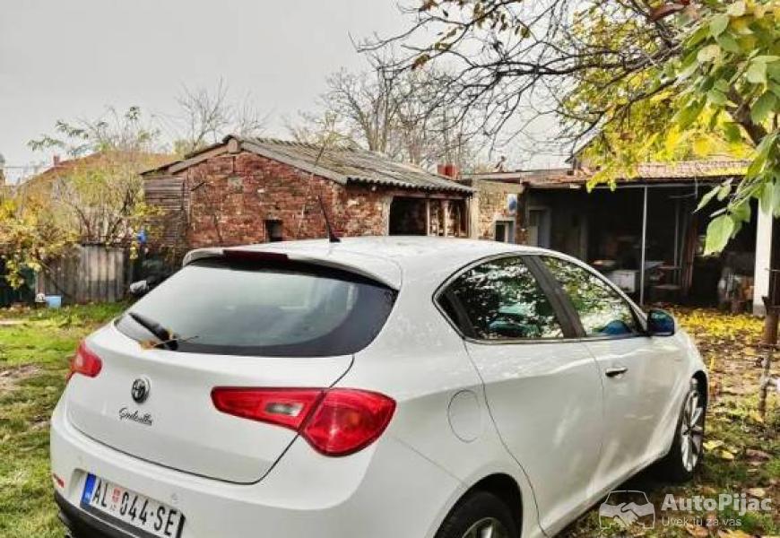 alfa_romeo_giulietta_4_polovni_automobili_autopijac.rs