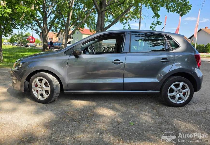 2014_volkswagen_polo_3_polovni_automobili_autopijac.rs