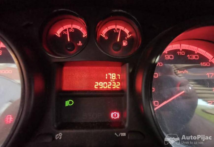peugeot_308_16_hdi_2008_godiste_5_polovni_automobili_autopijac.rs