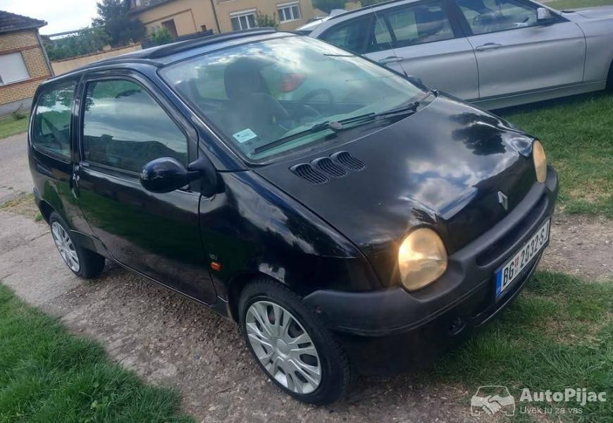 na_prodaju_registrovan_godinu_dana_5_polovni_automobili_autopijac.rs