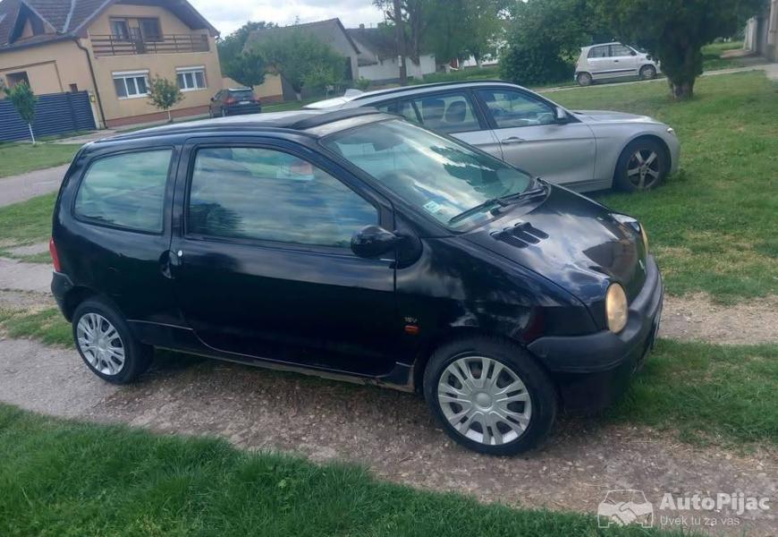 na_prodaju_registrovan_godinu_dana_8_polovni_automobili_autopijac.rs