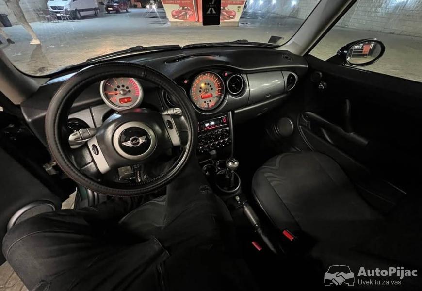 14_dizel_tek_reg_mini_4_polovni_automobili_autopijac.rs