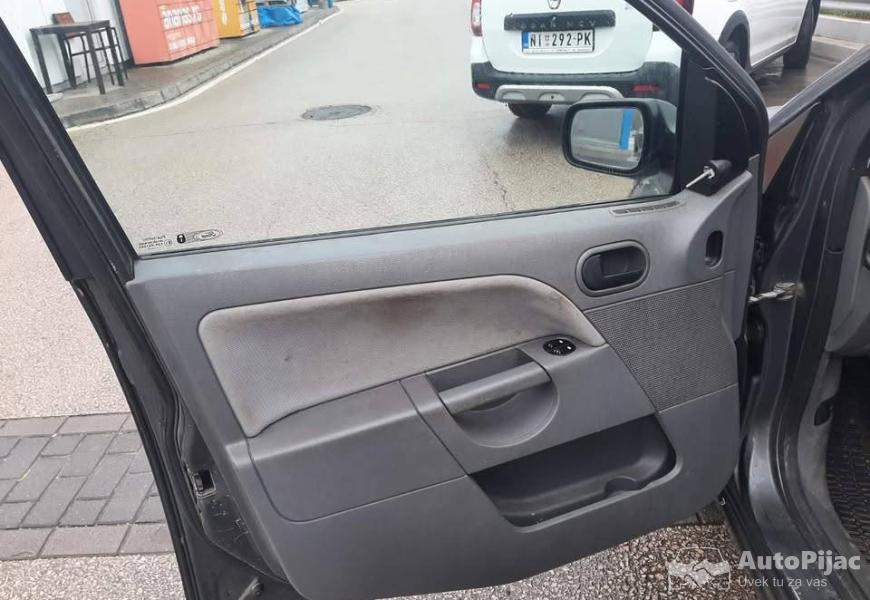 ford_fiesta_2003god_999_eura_reg125_benzin55_kw5_v_13_polovni_automobili_autopijac.rs