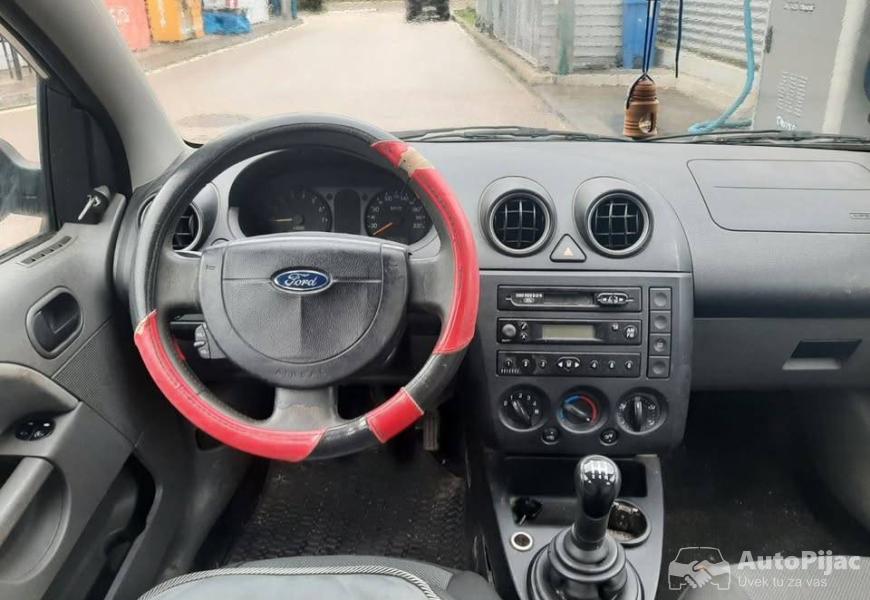 ford_fiesta_2003god_999_eura_reg125_benzin55_kw5_v_15_polovni_automobili_autopijac.rs