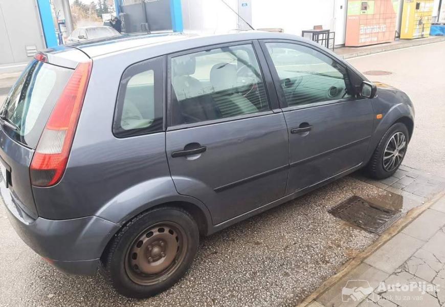 ford_fiesta_2003god_999_eura_reg125_benzin55_kw5_v_6_polovni_automobili_autopijac.rs