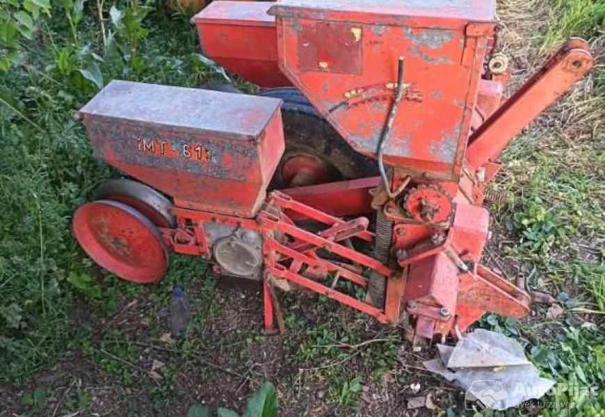 ursus_335_i_imt_sejac_dva_reda_4_polovni_automobili_autopijac.rs