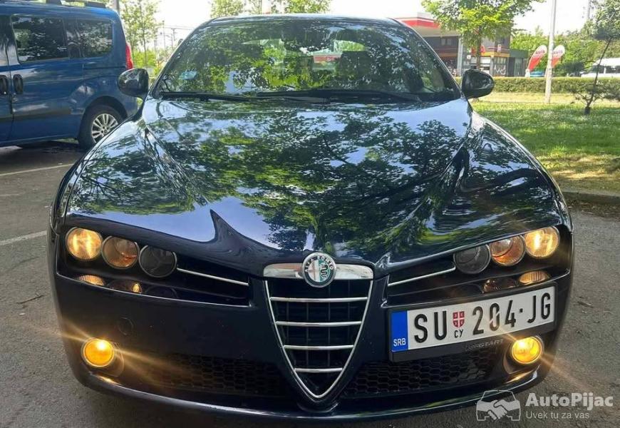 alfa_romeo_159_jtdm_2_polovni_automobili_autopijac.rs