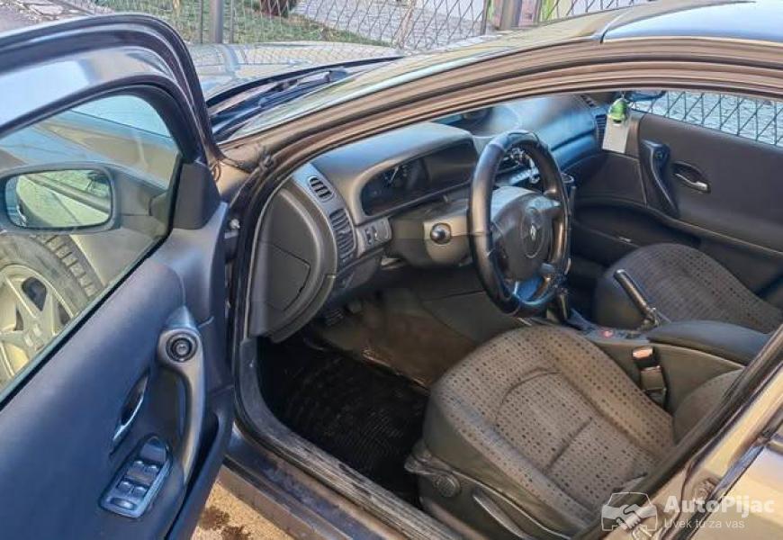 2004_renault_laguna_2_5_polovni_automobili_autopijac.rs
