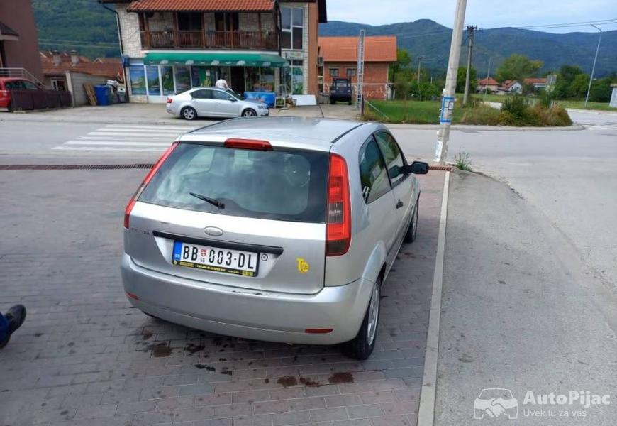ford_fiesta_14_benzin_2003_godiste_7_polovni_automobili_autopijac.rs