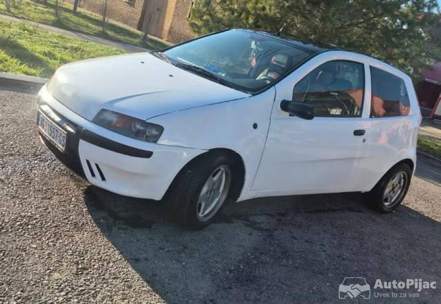 fiat_punto_19_jtd_2003_63kw_idealan_za_pocetnike_b_5_polovni_automobili_autopijac.rs