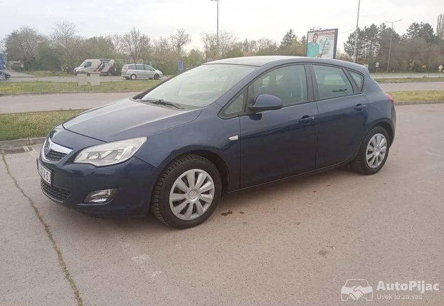 2010_opel_astra_j_3_polovni_automobili_autopijac.rs