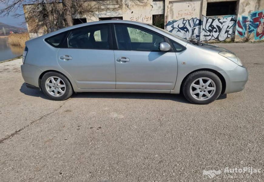2005_toyota_prius_5_polovni_automobili_autopijac.rs