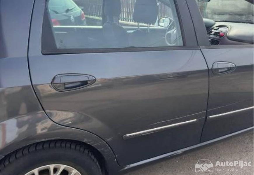 fiat_grande_punto_multijet_13_6_polovni_automobili_autopijac.rs