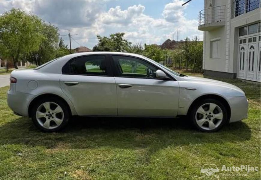 alfa_romeo_159_dizel_4_polovni_automobili_autopijac.rs